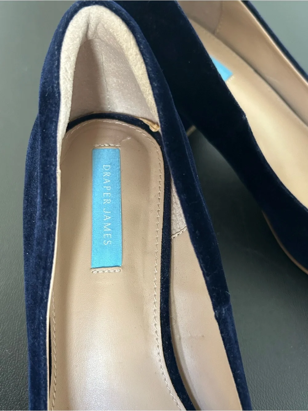 DRAPER JAMES Size 8.5 Velvet Navy Blue Pointed Pumps SQUARE HEEL BOW